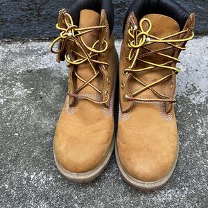 Timberland boots women 7.5 Premium 6 Inch Wheat Waterproof Rugged Outdoors
